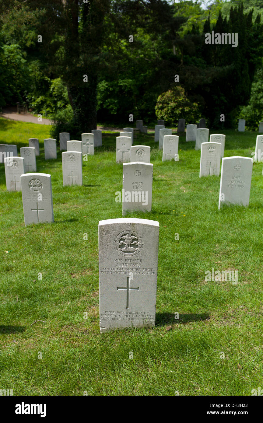 Nationalität der WW1 gemischt Gräbern am Royal Victoria Lazarett Friedhof im Vordergrund ist A Brown South Lancashire Stockfoto
