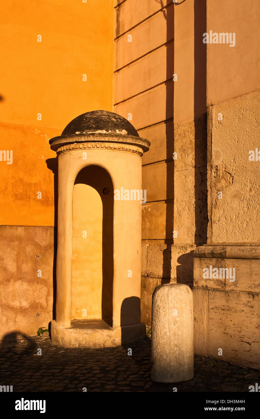 Wachposten auf der Rückseite des Palazzo del Quirinale, Rom, Italien Stockfoto