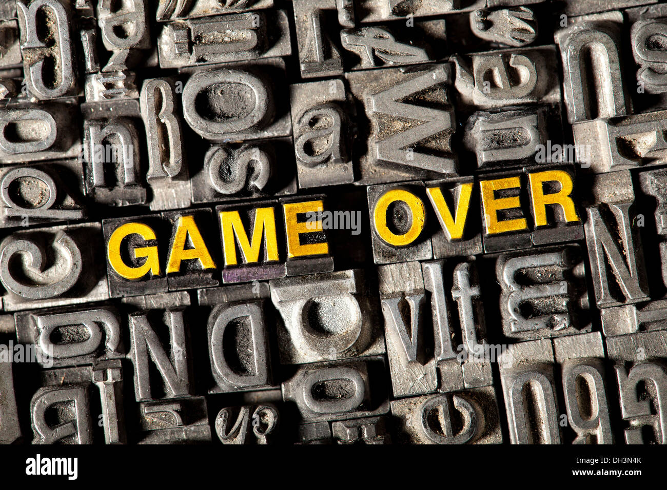 Alten führen Buchstaben bilden die Worte "GAME OVER" Stockfoto