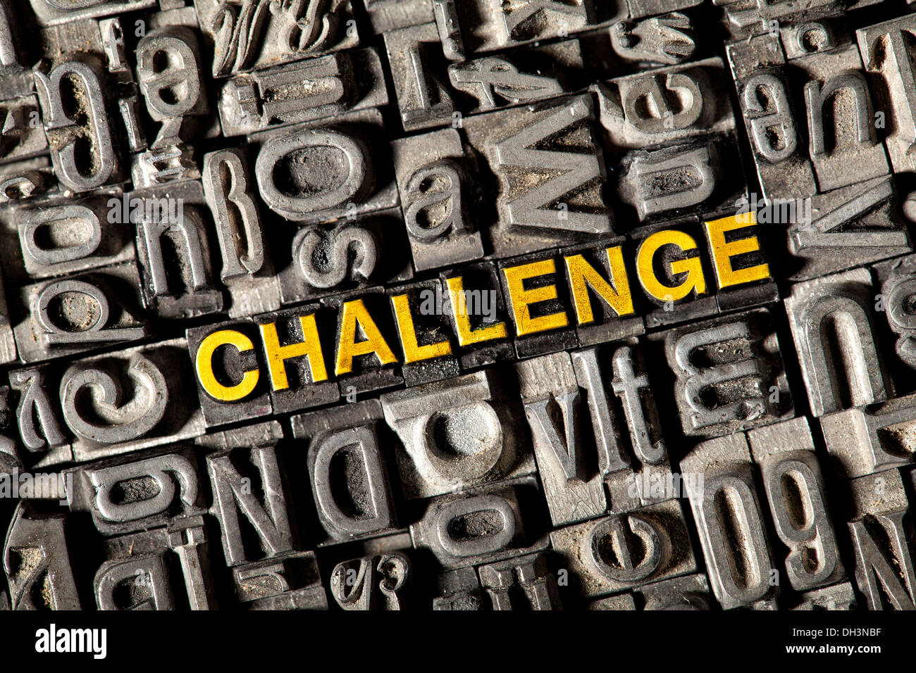 Alten führen Buchstaben bilden das Wort "Challenge" Stockfoto