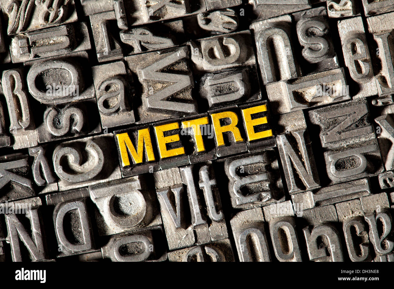 Alten führen Buchstaben bilden das Wort "Meter" Stockfoto
