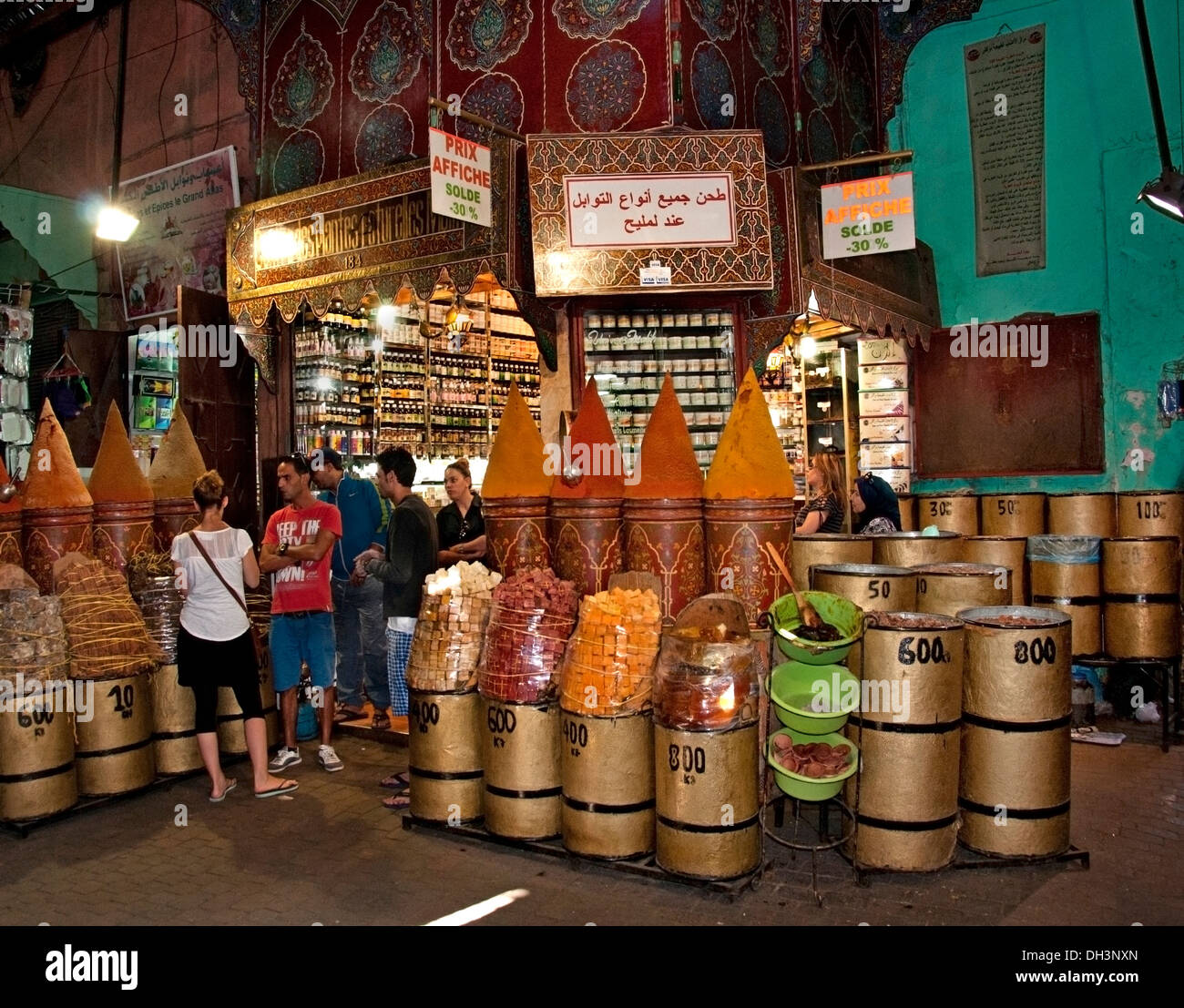 Marrakesch Lebensmittelhändler Gewürz Kräuter würzen Markt Marokko Stockfoto