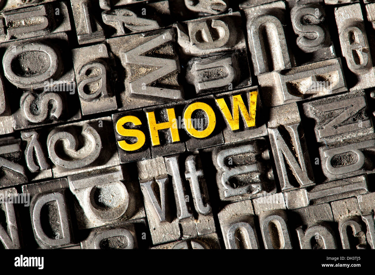 Alten Blei-Buchstaben bilden das Wort "SHOW" Stockfoto