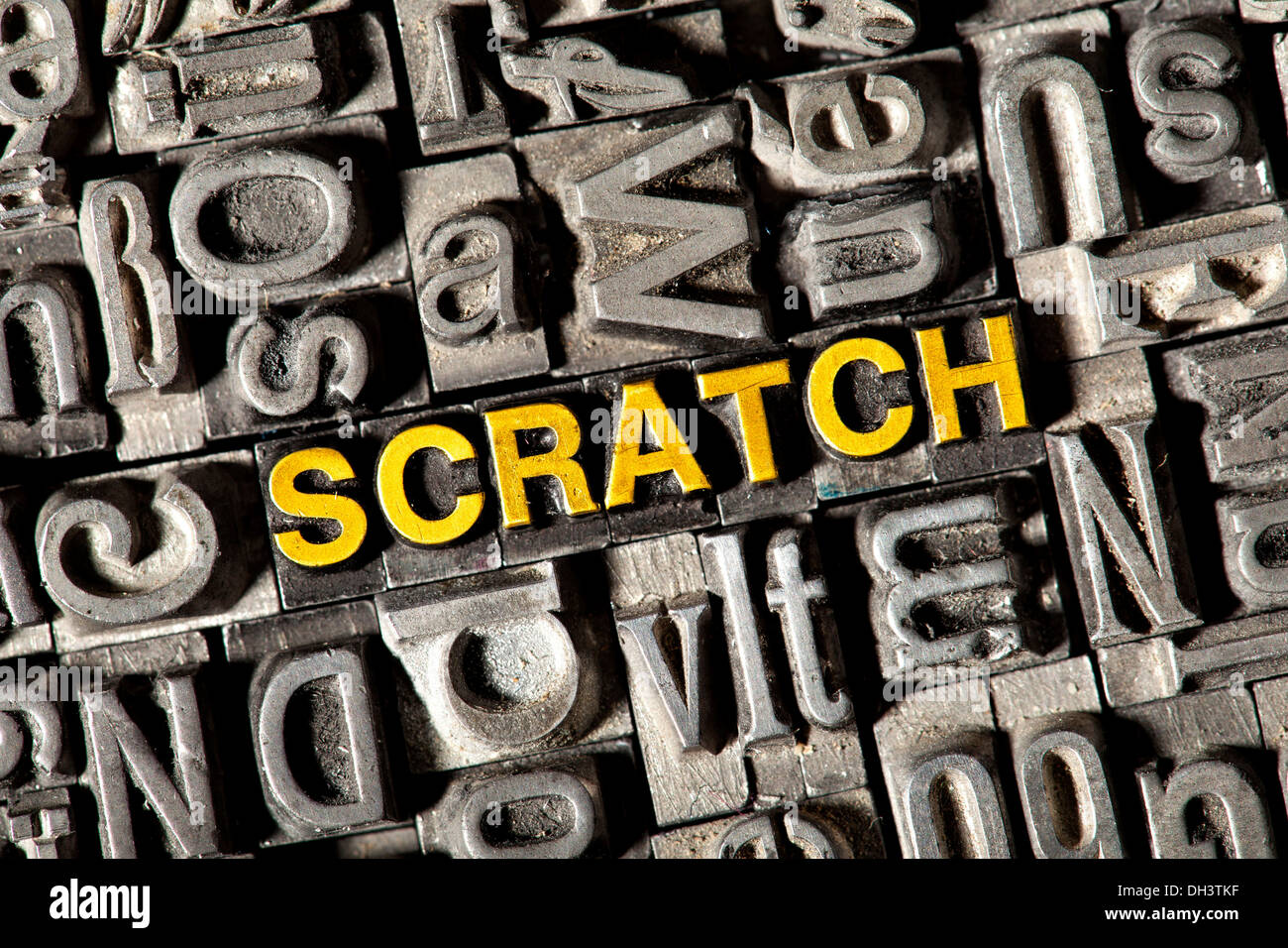 Alten Blei-Buchstaben bilden das Wort SCRATCH"" Stockfoto