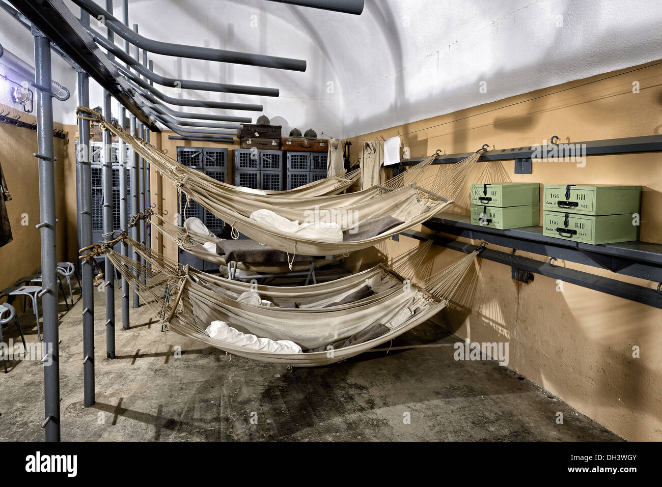 Soldaten-Schlafzimmer, Rohrbach Bunker, Maginot-Linie. Stockfoto