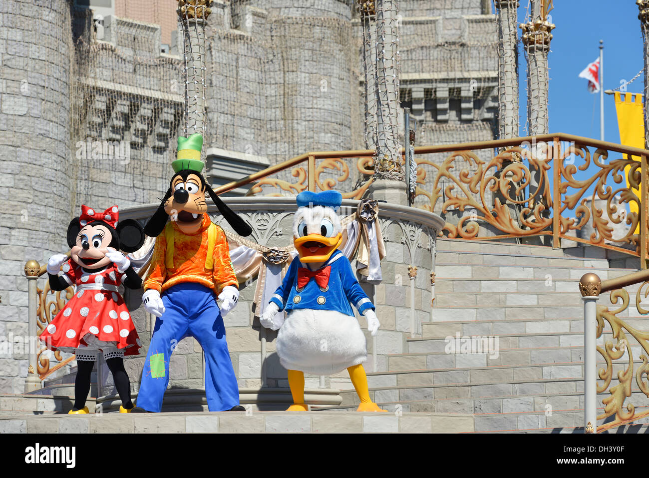 Minnie Mouse Goofy Donald Duck auf der Bühne, Traum entlang Show, Cinderella Castle, Magic Kingdom, Disneyworld, Orlando Florida Stockfoto