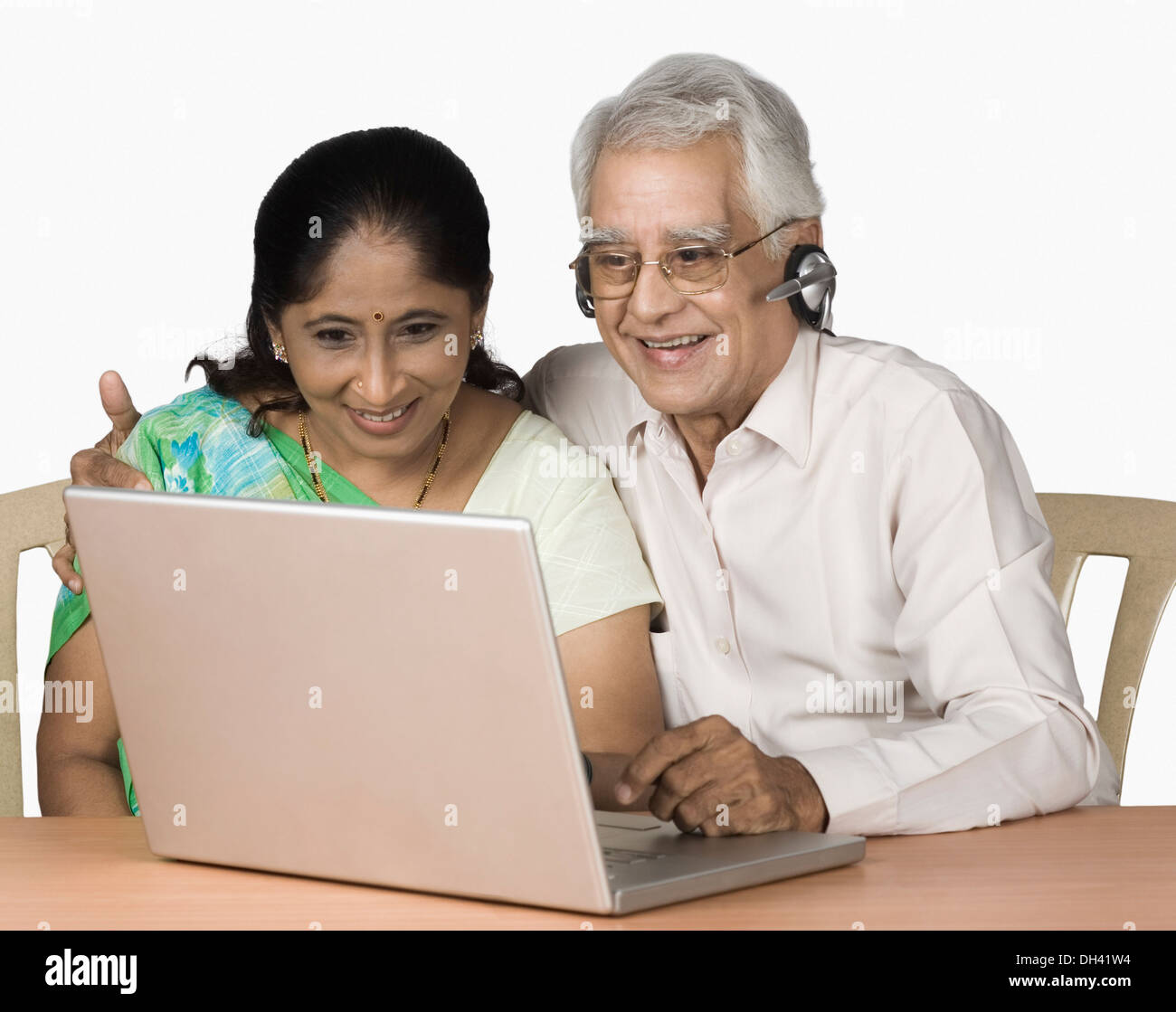 Senior Woman und eine reife Frau im Chat online, auf einem laptop Stockfoto