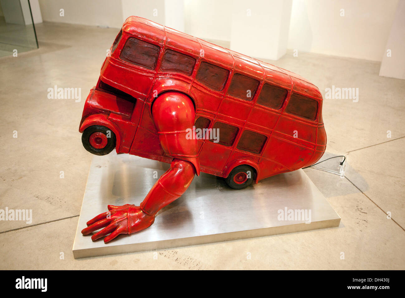 Autor David Cerny, ein Objekt namens Bus Modell Galerie Dvorak Prag Tschechische Republik Stockfoto