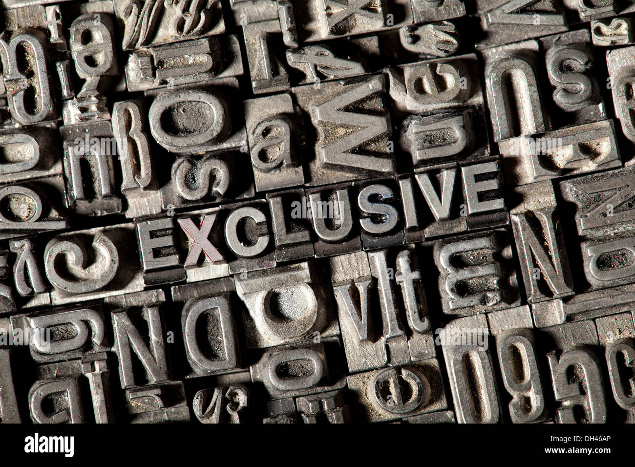 Alten führen Buchstaben bilden das Wort exklusiv Stockfoto