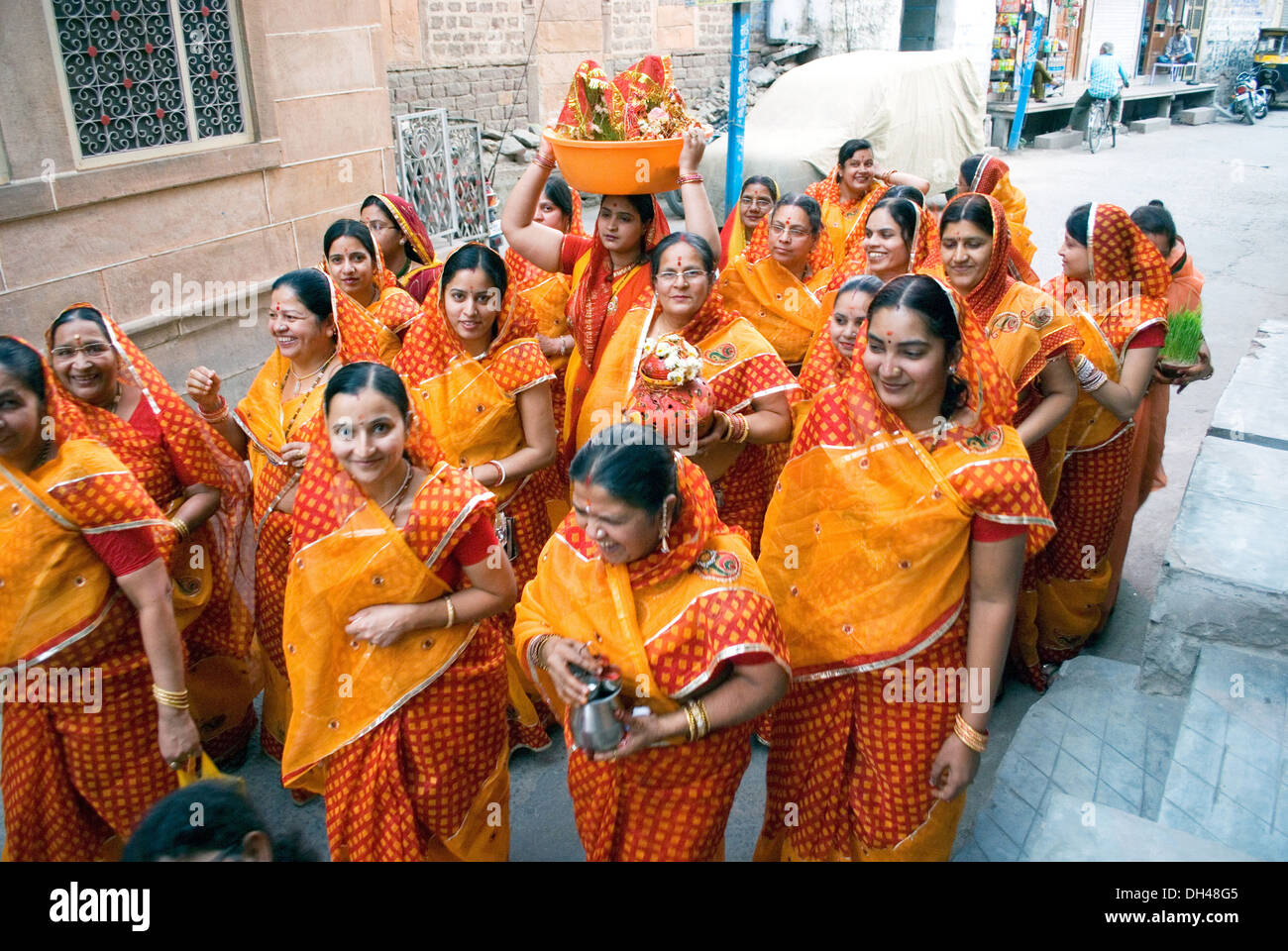 Gangaur Festival Frauen Prozession Jodhpur Rajasthan Indien Asien Stockfoto