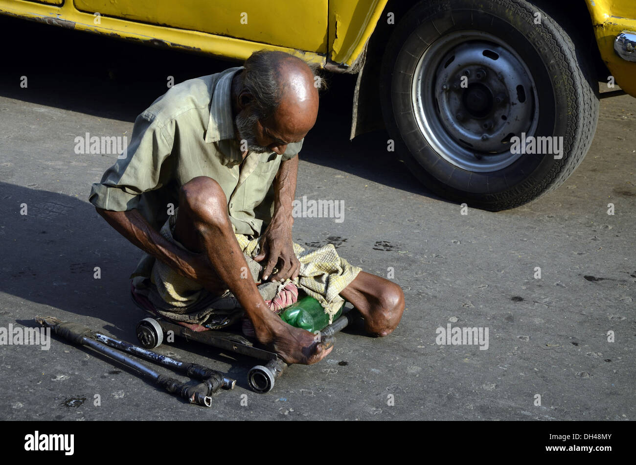 behinderte Menschen bewegen auf Rädern unterwegs in West Bengal Kolkata Indien Stockfoto