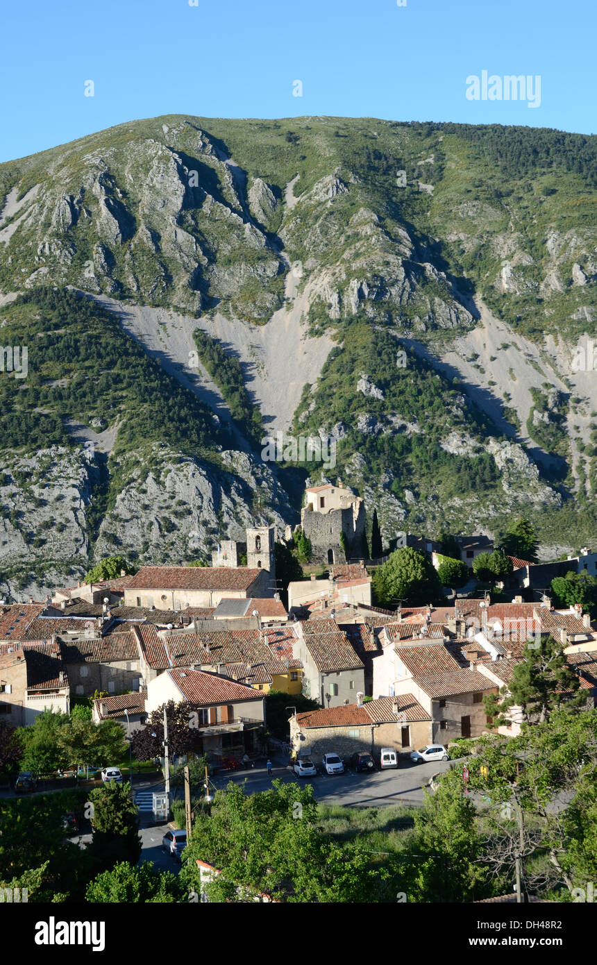 Blick über die Dächer von Gréolières Village Alpes-Maritimes Provence France Stockfoto