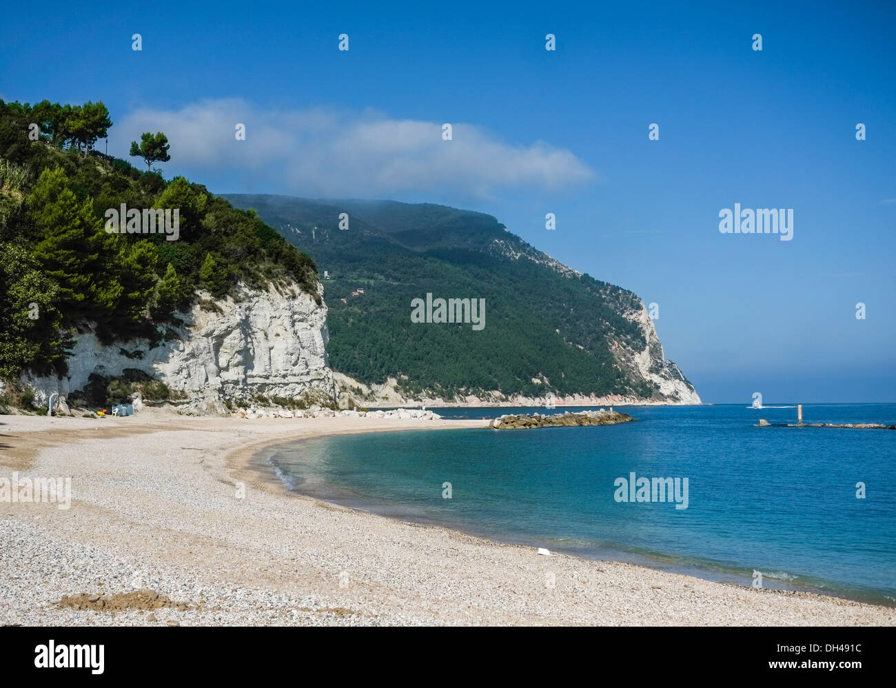 Strand Von Urbani In Sirolo Conero Riviera Italien Stockfotografie Alamy