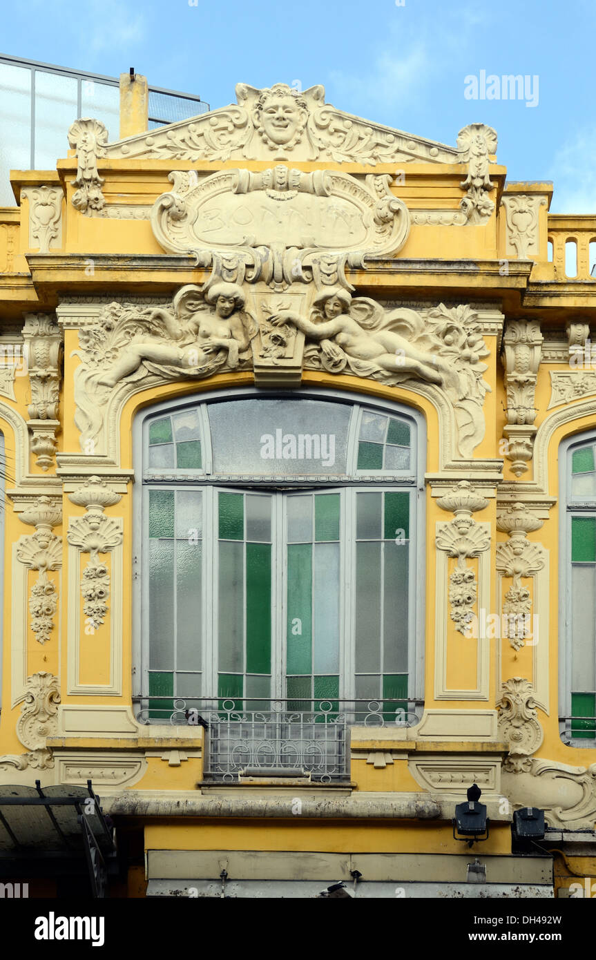 Belle Epoque oder Jugendstil Architektur & Dekorative Fassade am Historischen Gebäude Grasse Frankreich Stockfoto