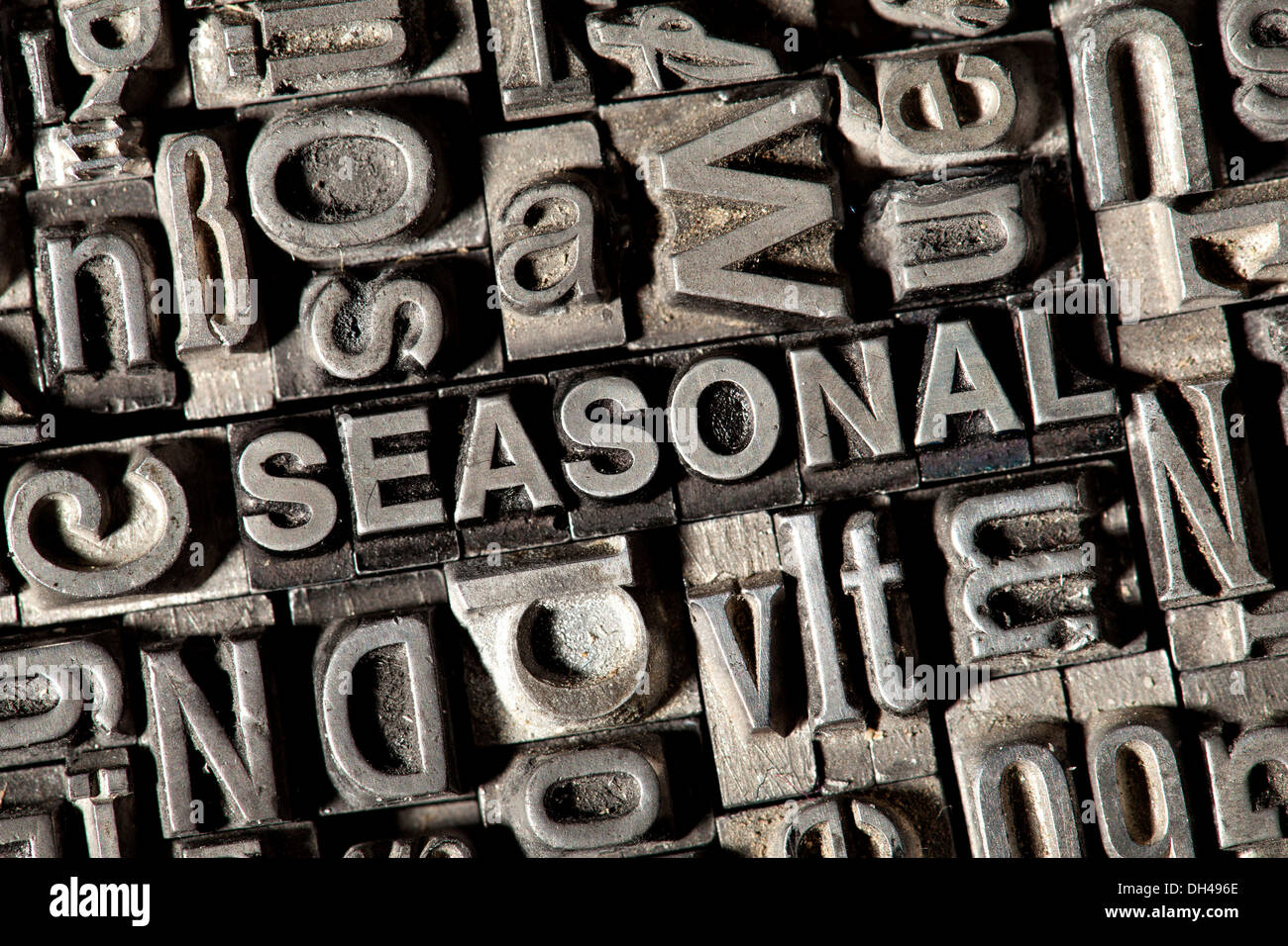 Alten führen Buchstaben bilden das Wort saisonal Stockfoto