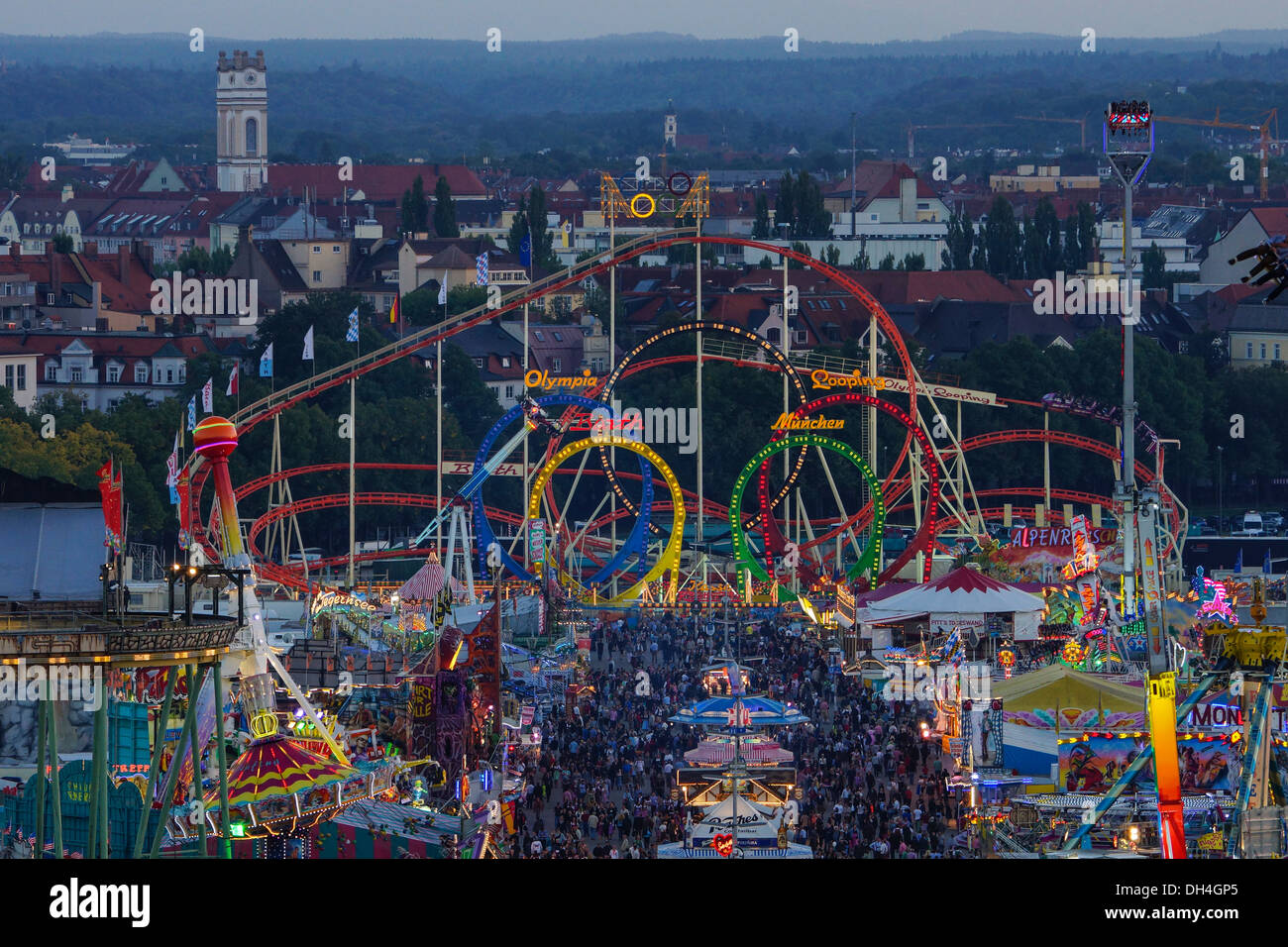 Schauen Sie sich die Wiesn München Oktoberfes Bier Festival, Bayern, Deutschland Stockfoto