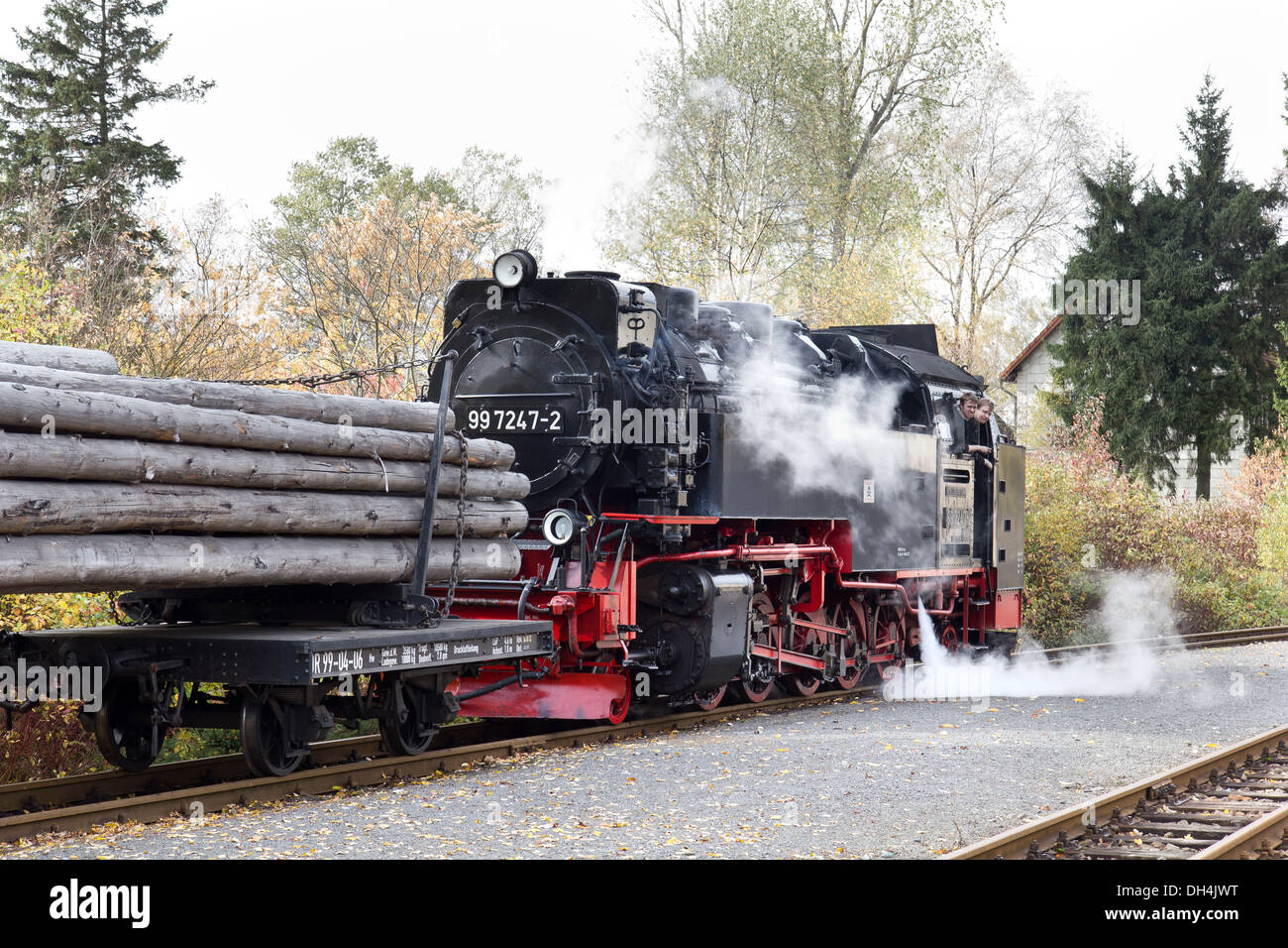 Eine Dampflok zieht einen Güterzug auf der Harz-Bergbahn in Stiege Stockfoto