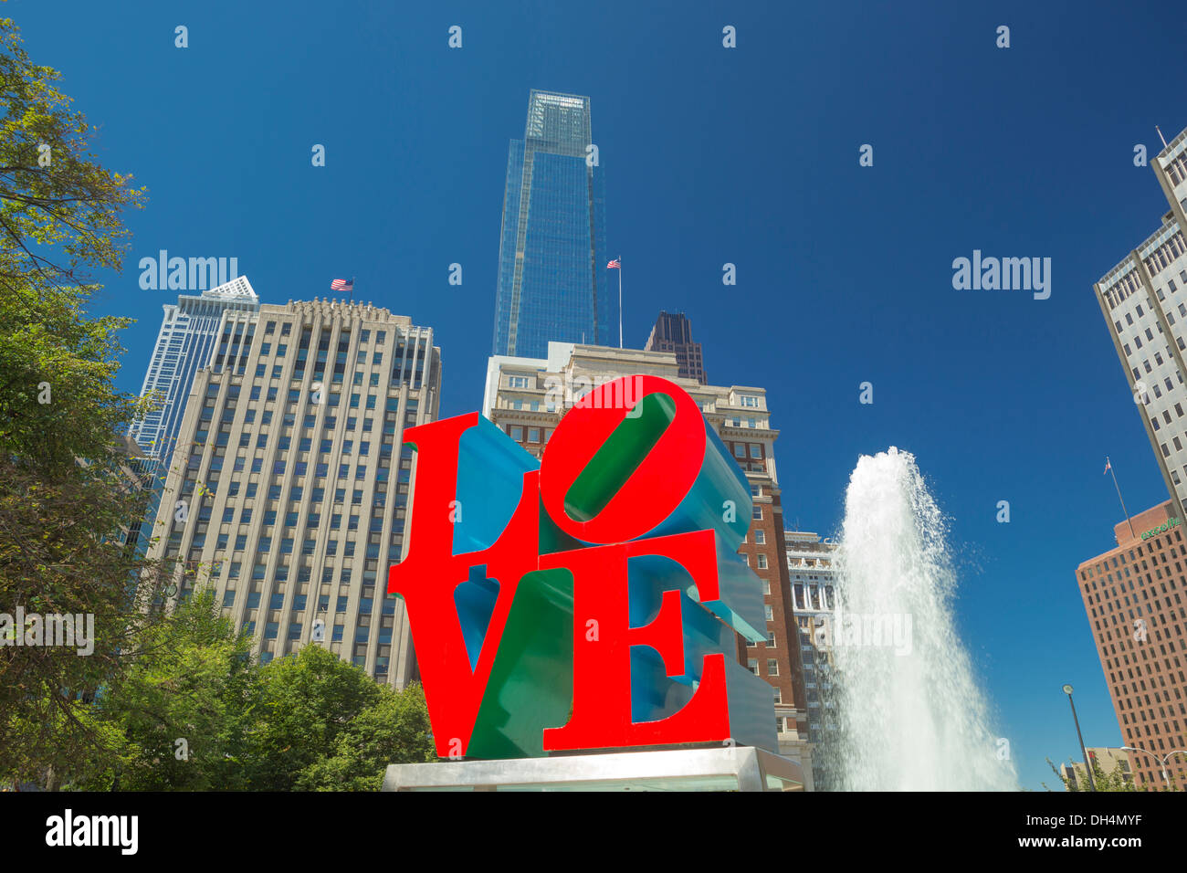 LIEBE SKULPTUR (©ROBERT INDIANA 1970) KENNEDY PLAZA DOWNTOWN PHILADELPHIA PENNSYLVANIA USA Stockfoto