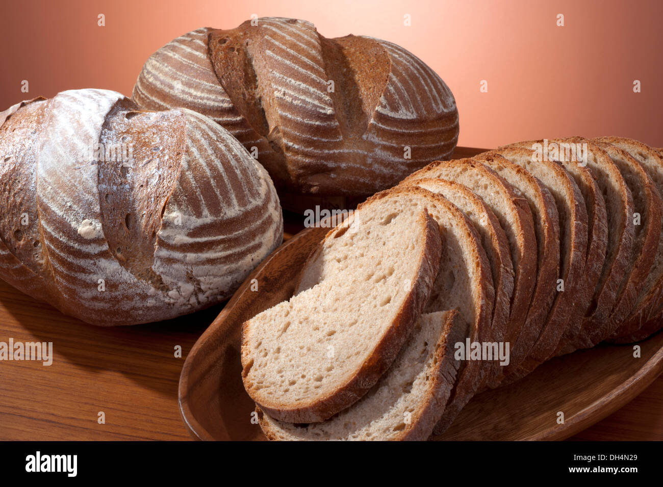 Brot - Runde Roggen-Sauerteig-Brot Stockfoto