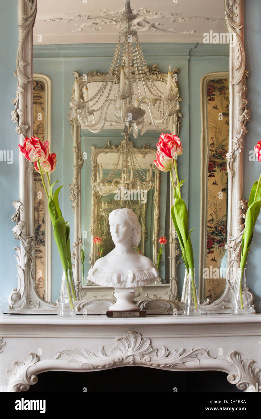 Holland Amsterdam, Museum Van Loon. Canal House Amsterdam Regent Familie Van Loon. Büste im Zimmer "garden". Stockfoto