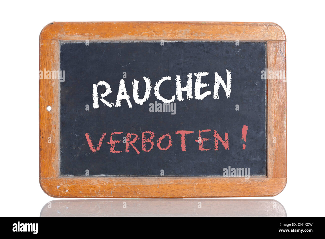 Alte Schultafel mit den Worten RAUCHEN VERBOTEN!, Deutsch für Nichtraucher! Stockfoto