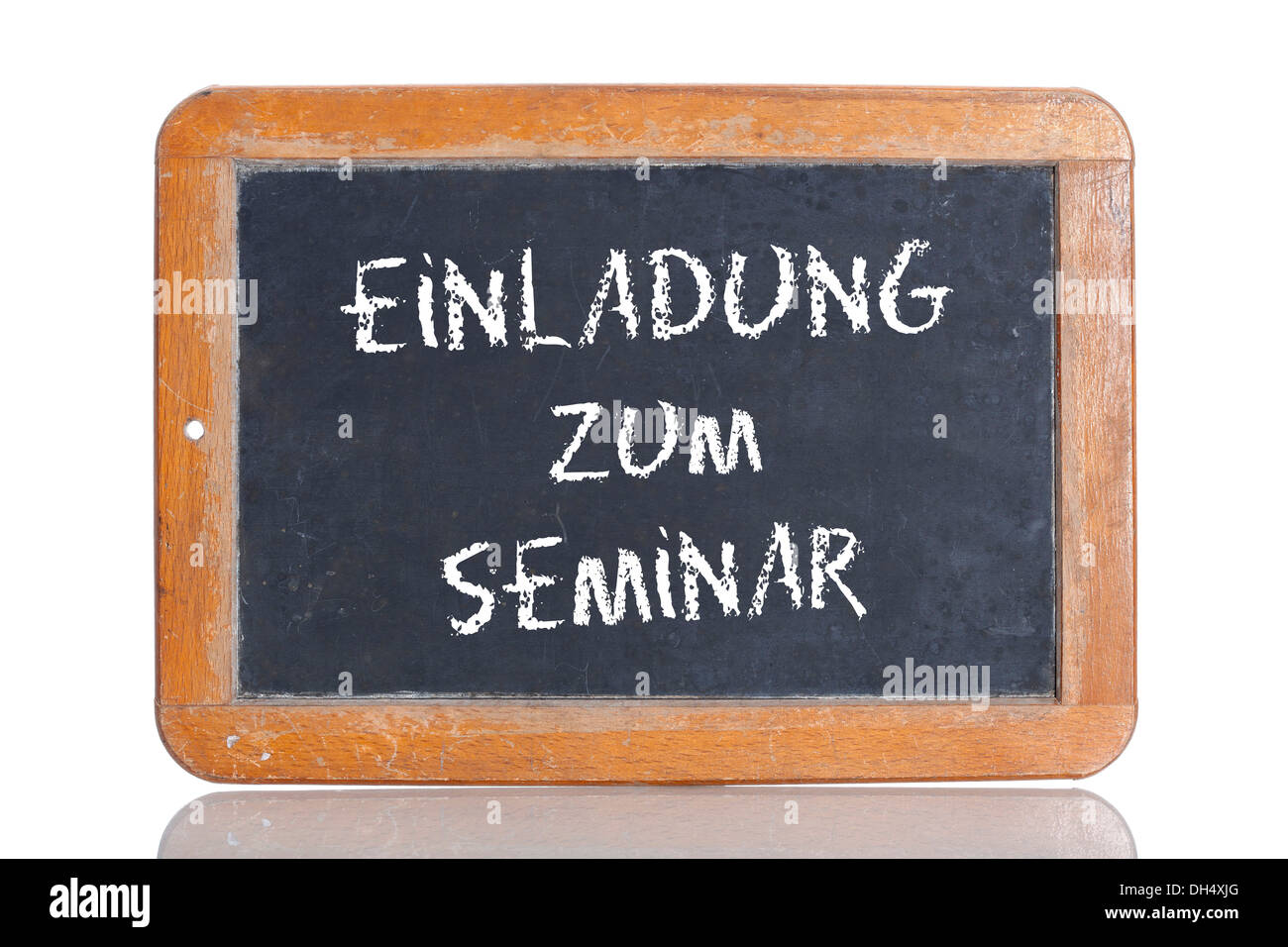 Alte Schultafel mit den Worten EINLADUNG ZUM SEMINAR, Deutsch für die Einladung zu einem seminar Stockfoto