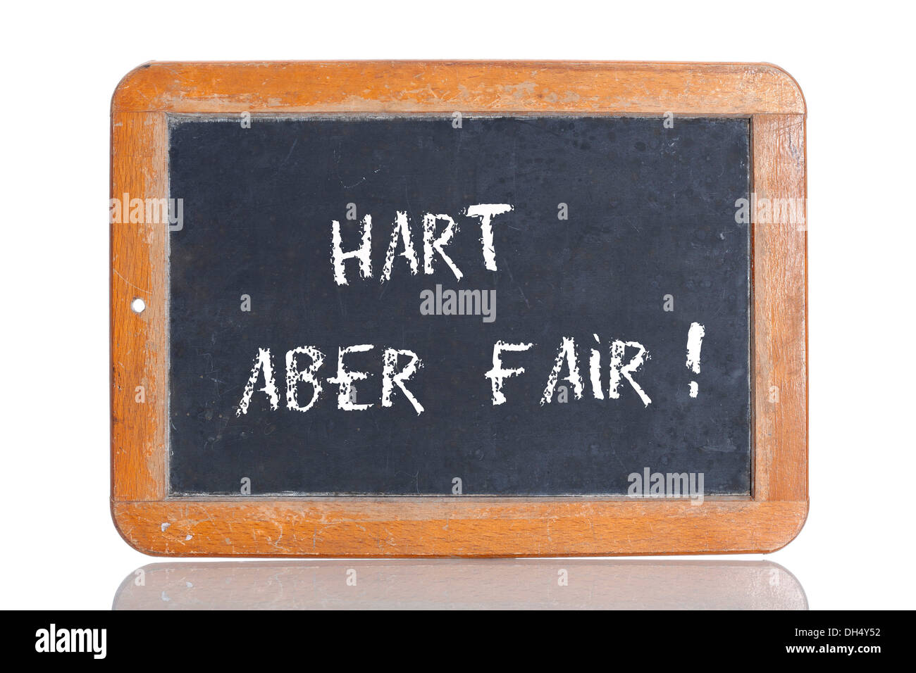 Alte Schultafel mit dem Begriff HART ABER FAIR, Deutsch für hart aber fair Stockfoto
