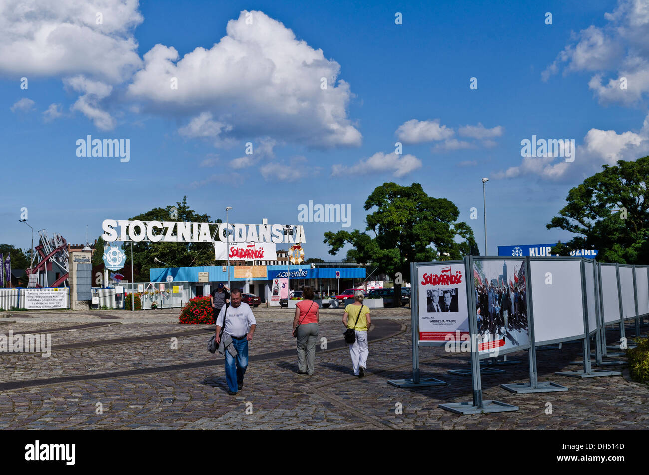 Platz vor dem Haupttor der Danziger Werft, mit einer Ausstellung über die Geschichte der Solidarität, der polnischen Gewerkschaft Stockfoto