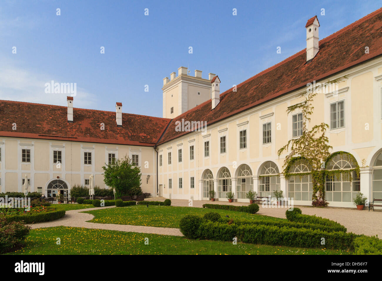 Enns Schloss und Garten, Oberösterreich Stockfoto