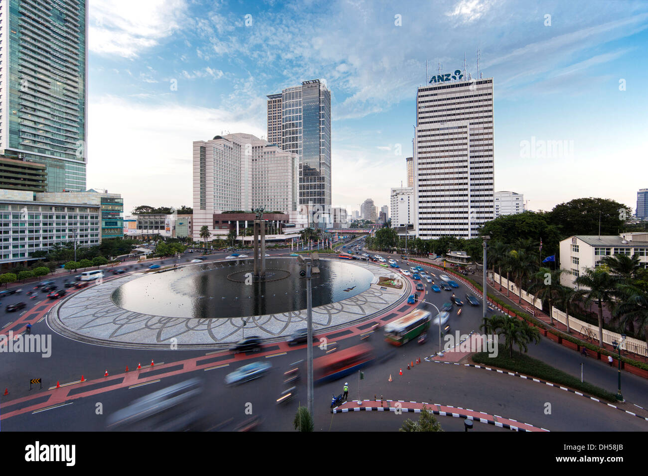 Kreisverkehr mit dem Grand Hyatt Hotel in Jakarta, Jakarta, Java, Indonesien Stockfoto