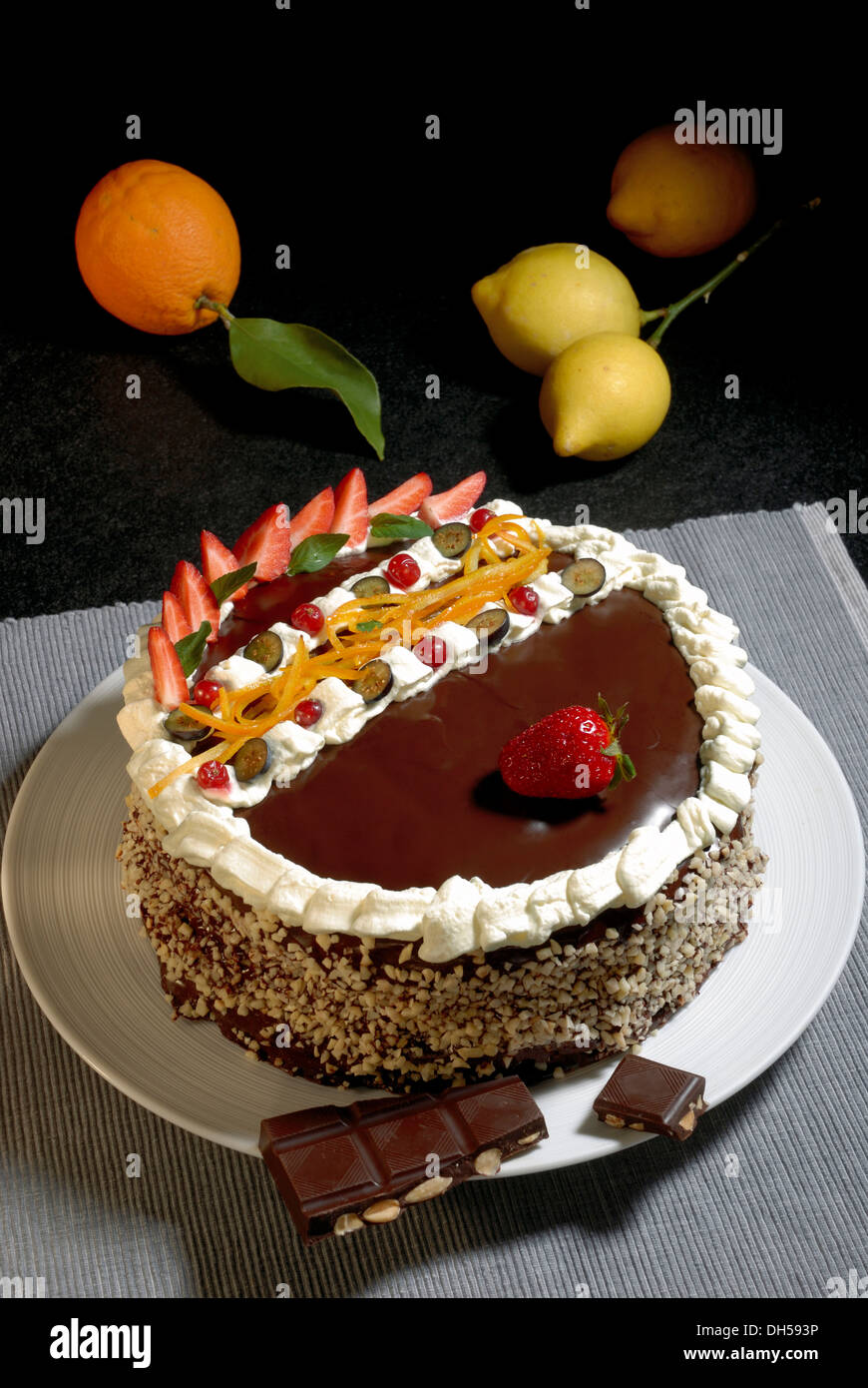 Engels-Haar-Kuchen mit Schokoladenglasur Stockfoto