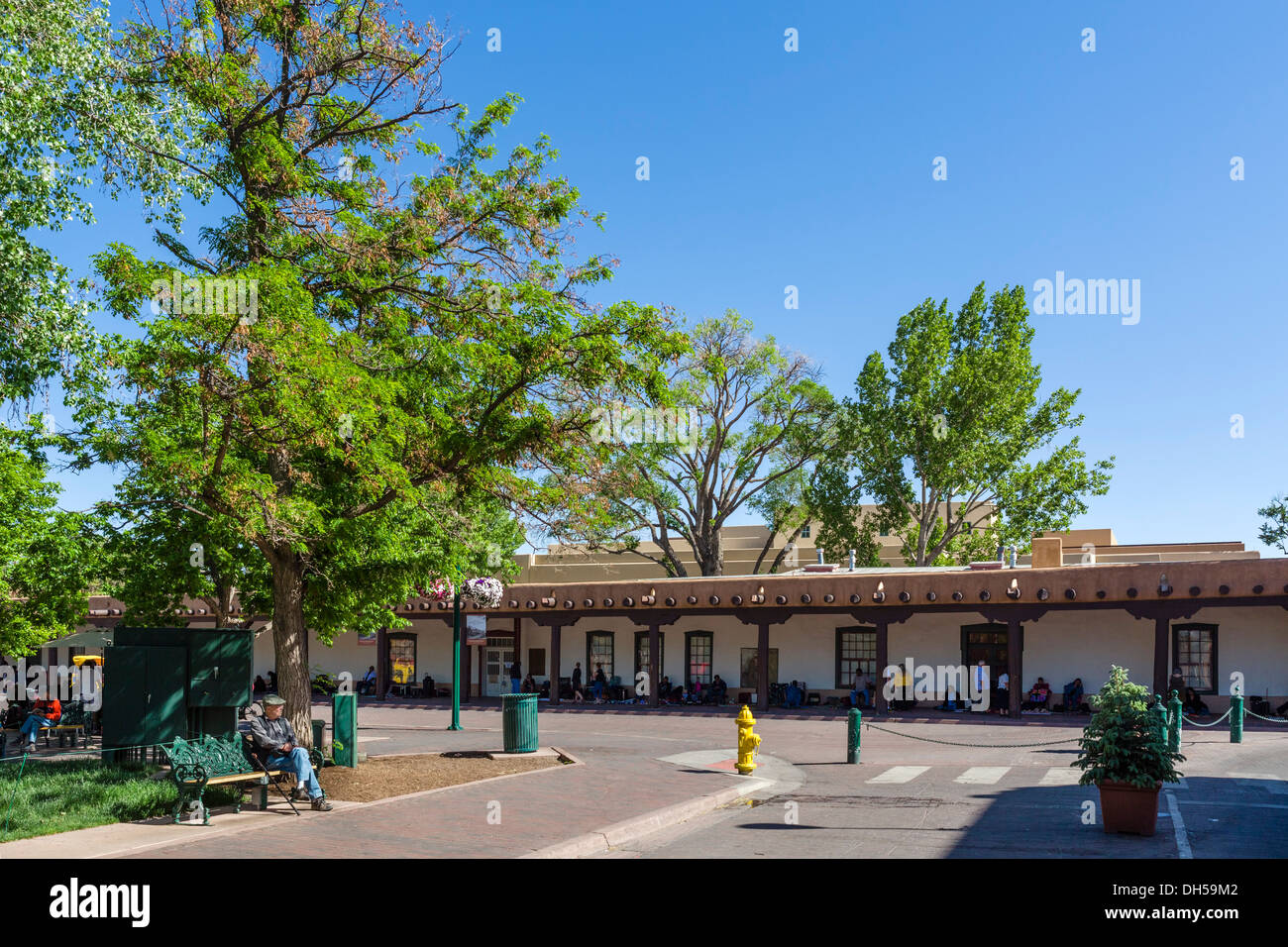 Das historische Santa Fe Plaza in der Innenstadt von Santa Fe, New Mexico, USA Stockfoto