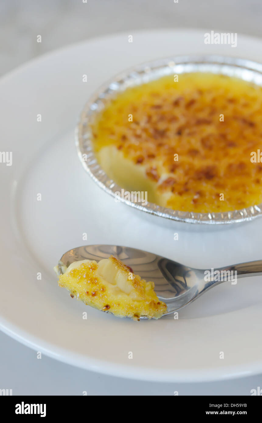 Süßen karamellisierten Creme französische Dessert - Creme Brulee Stockfoto