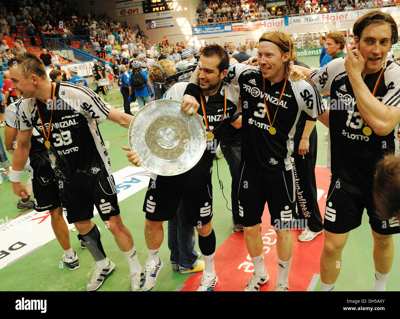 Handball, Finale der deutschen Meisterschaft Liga, TV Großwallstadt vs. THW Kiel, THW Kiel wurde Deutscher Meister 2010 Stockfoto