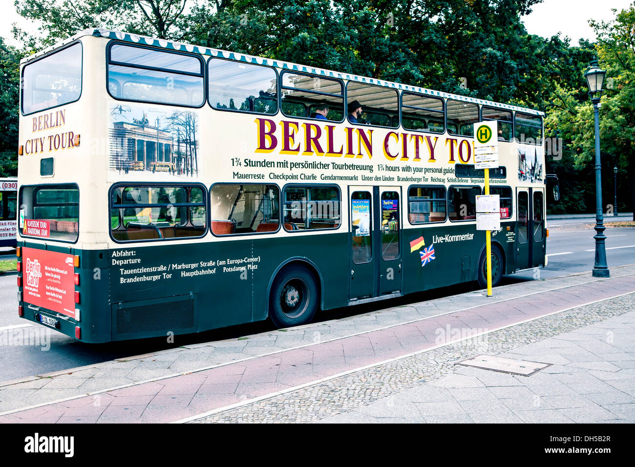 City-Tour-Bus in Berlin-Tiergarten, Berlin Stockfoto