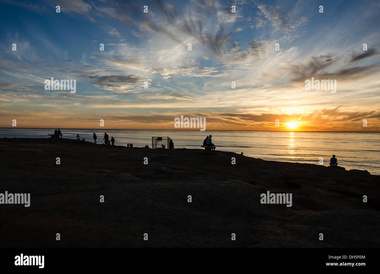 Menschen den Sonnenuntergang am Sunset Cliffs Natural Park. San Diego, California, Vereinigte Staaten von Amerika. Stockfoto