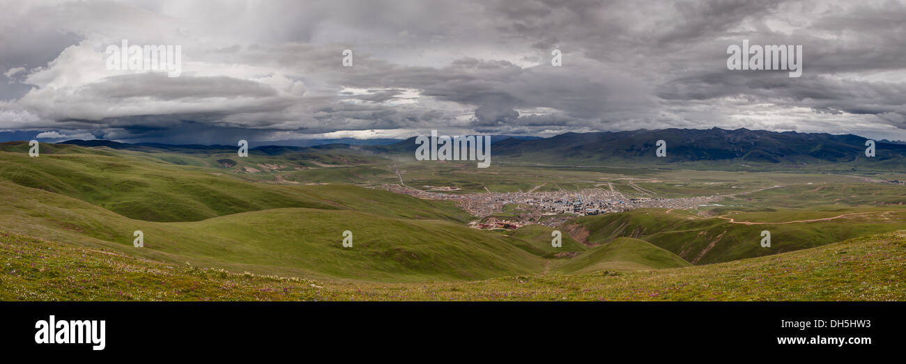 Ein Panorama-Bild von Lithang Stockfoto