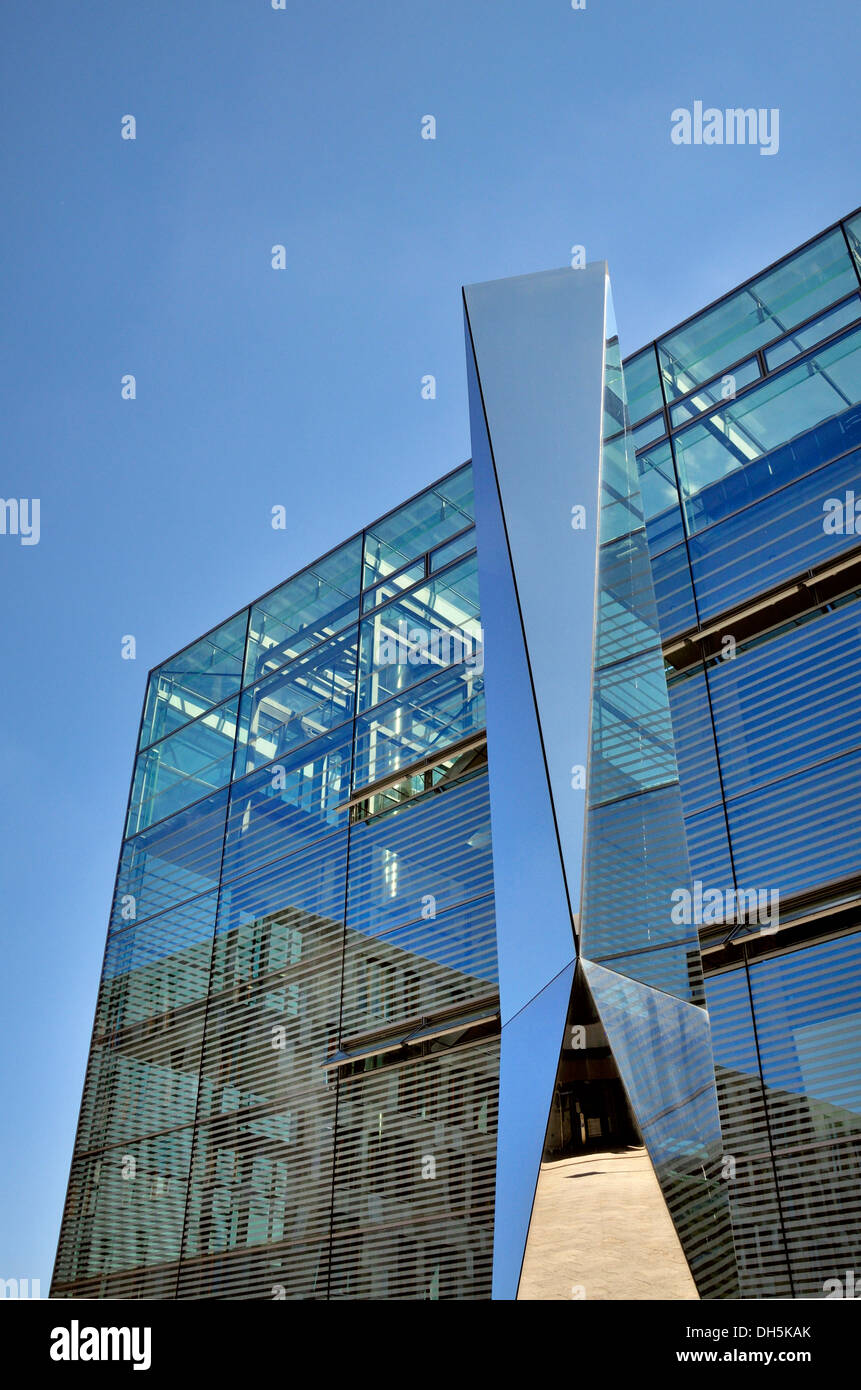 POLYLIT von Carsten Nicolai, in den Rücken der Glaskubus des Kunstmuseums, quadratisch, Kleiner Schlossplatz Stuttgart Stockfoto