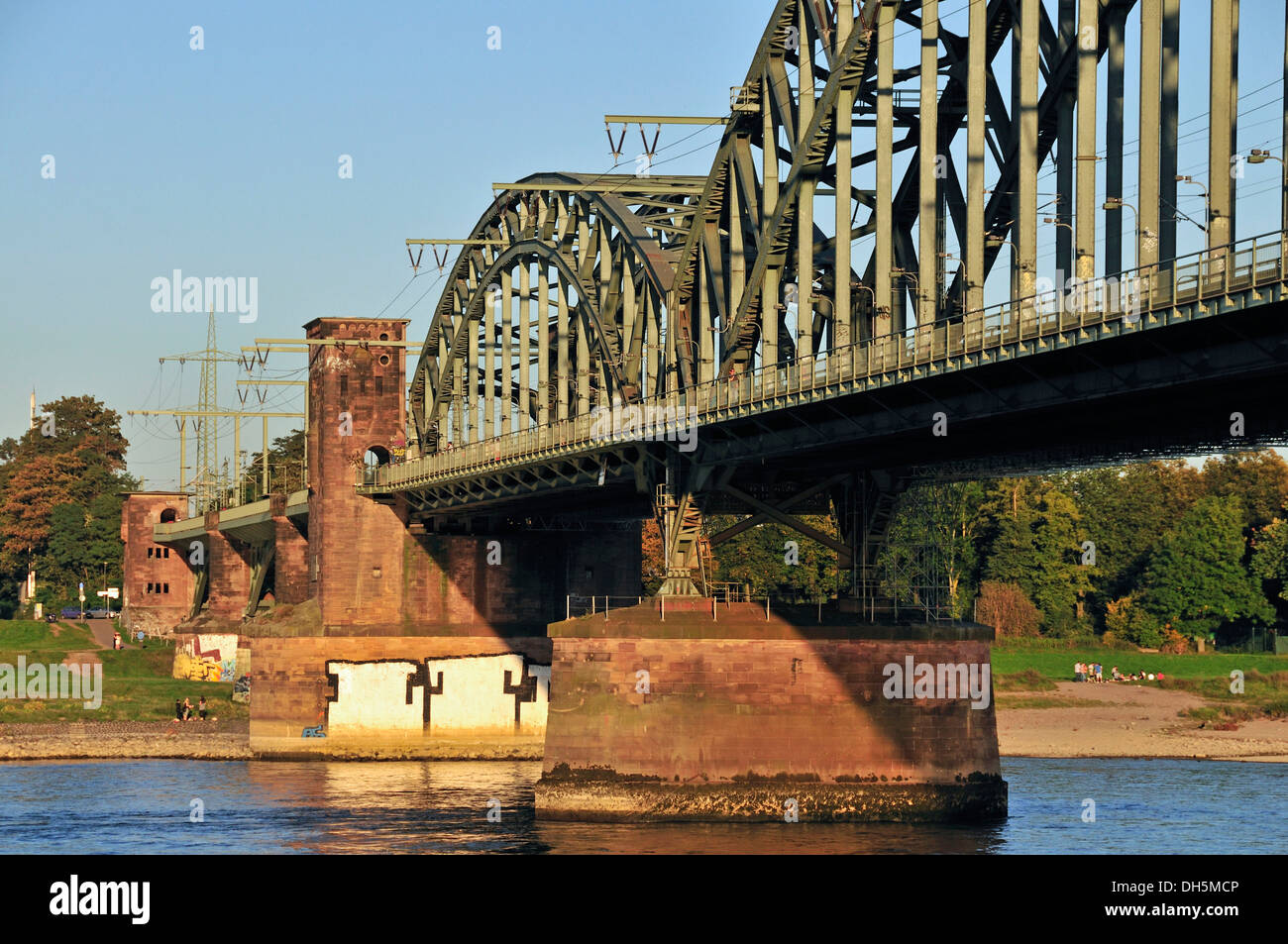 Südbrücke, Köln, Nordrhein-Westfalen, PublicGround Stockfoto