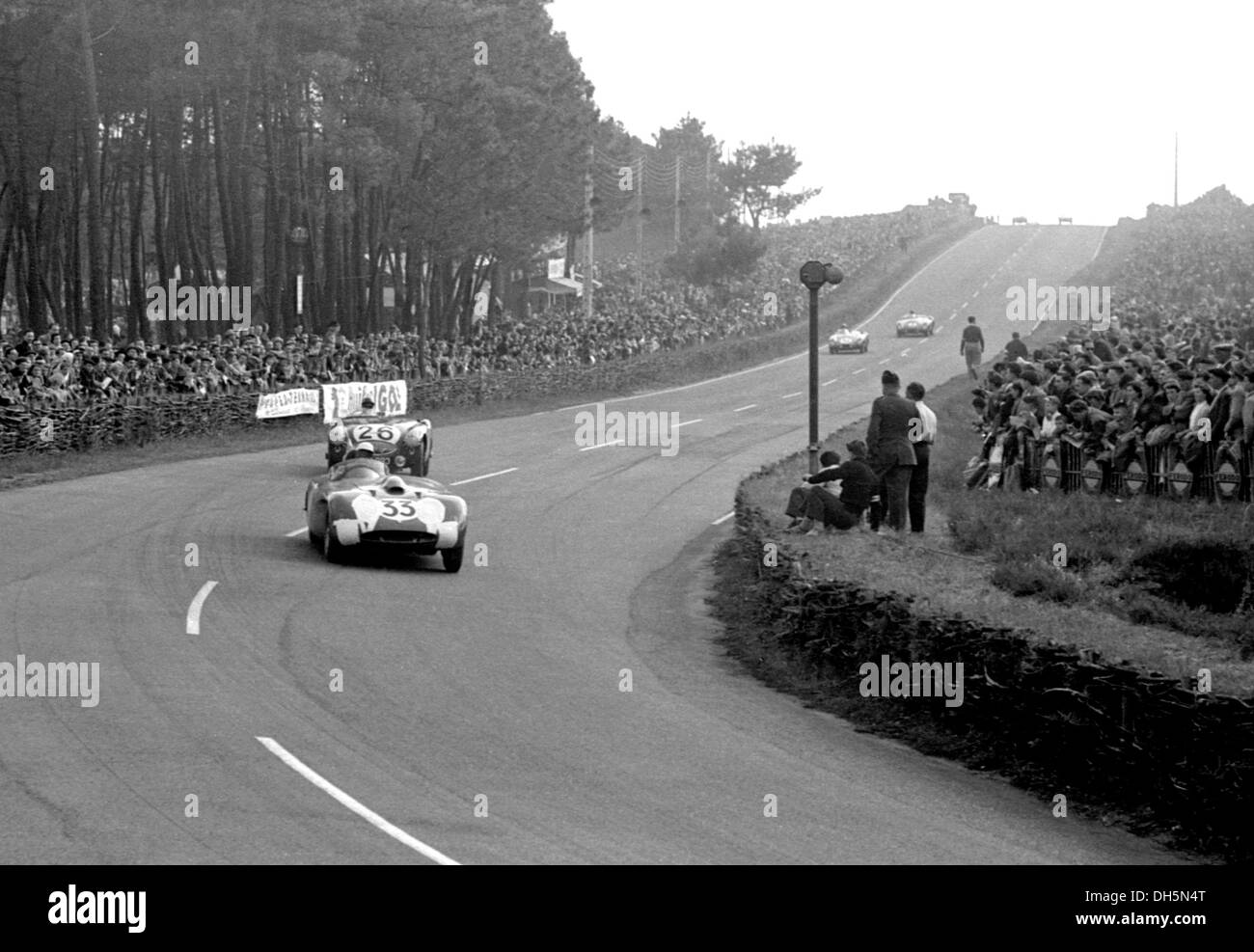 Mike Keen-Tommy Line Bristol 450C Roadster führt Lance Macklin-Austin Healey 100 s Le Mans, France12th Juni 1955. Stockfoto