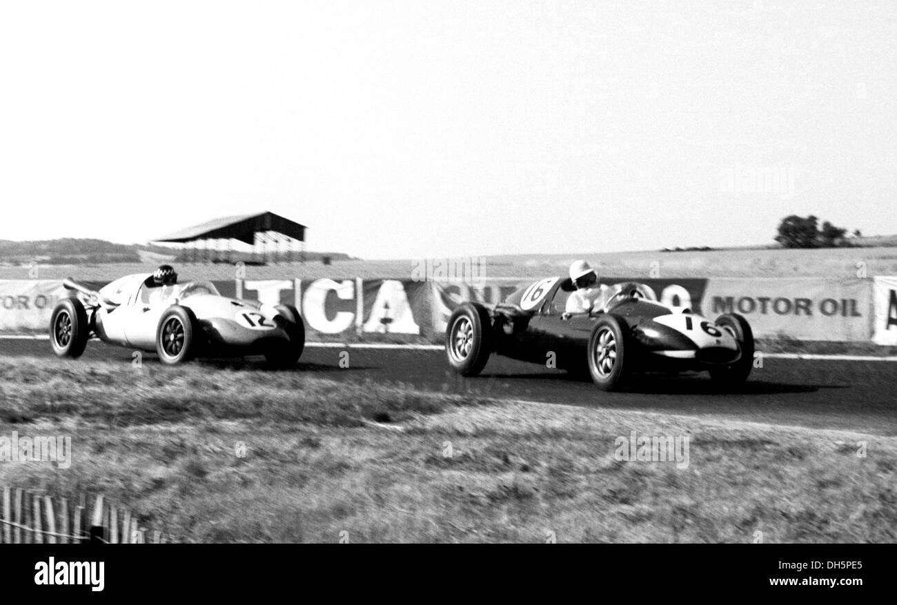 Roy Salvadori in einem Cooper T43 in Reims, Frankreich 1959. Stockfoto