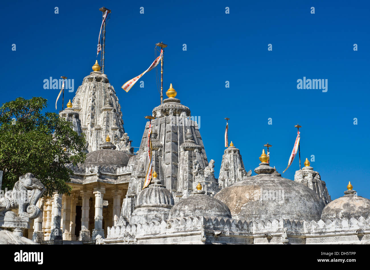 Kuppeln und Türme Shikhara der Tempel-Komplex auf dem Heiligen Berg Shatrunjaya, Wallfahrtsort für Anhänger des Jainismus, Stockfoto