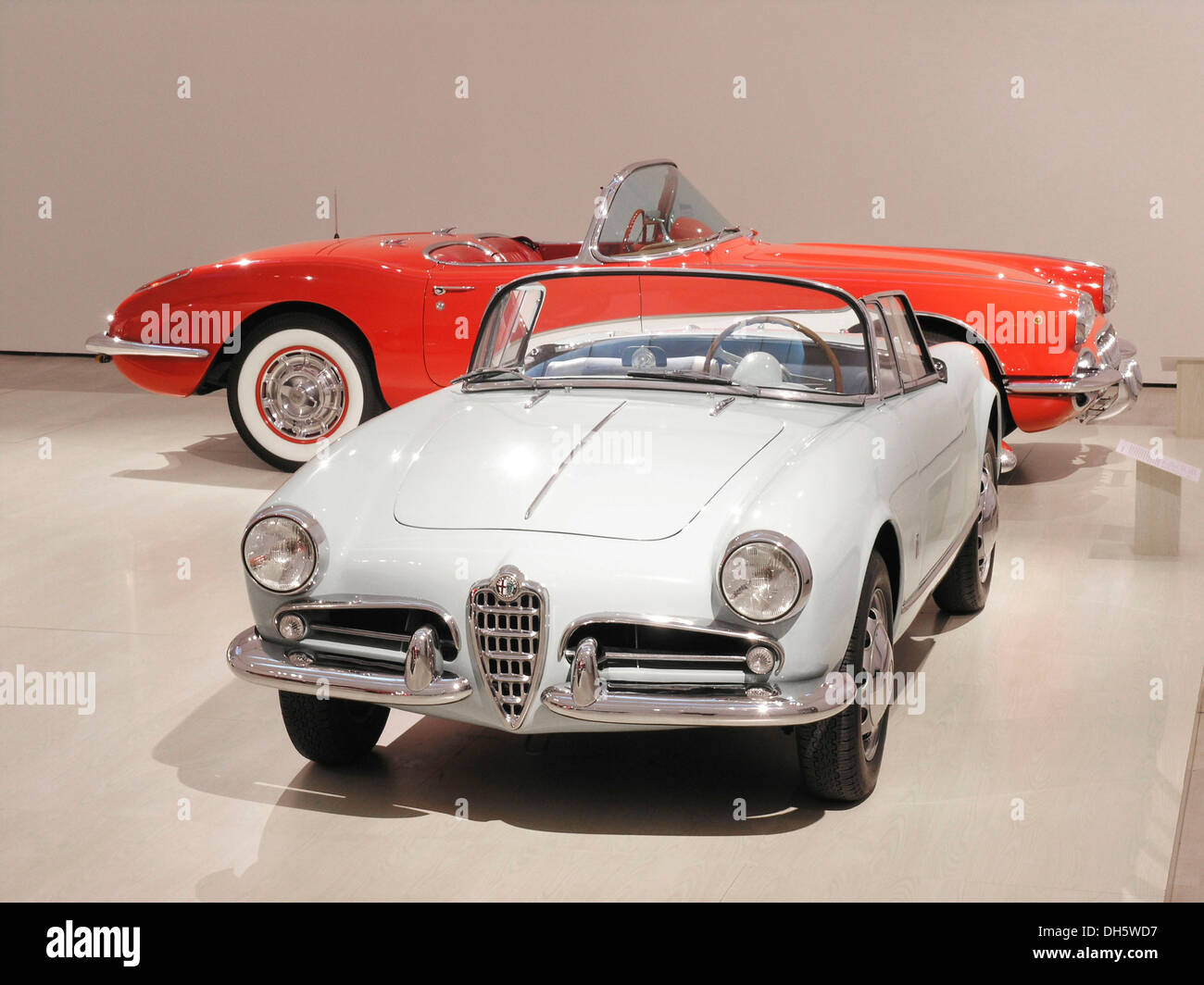 Alfa Romeo und Corvette, Mitomacchina Ausstellung, Museum of Modern Art, MART, Rovereto, Italien, Europa Stockfoto