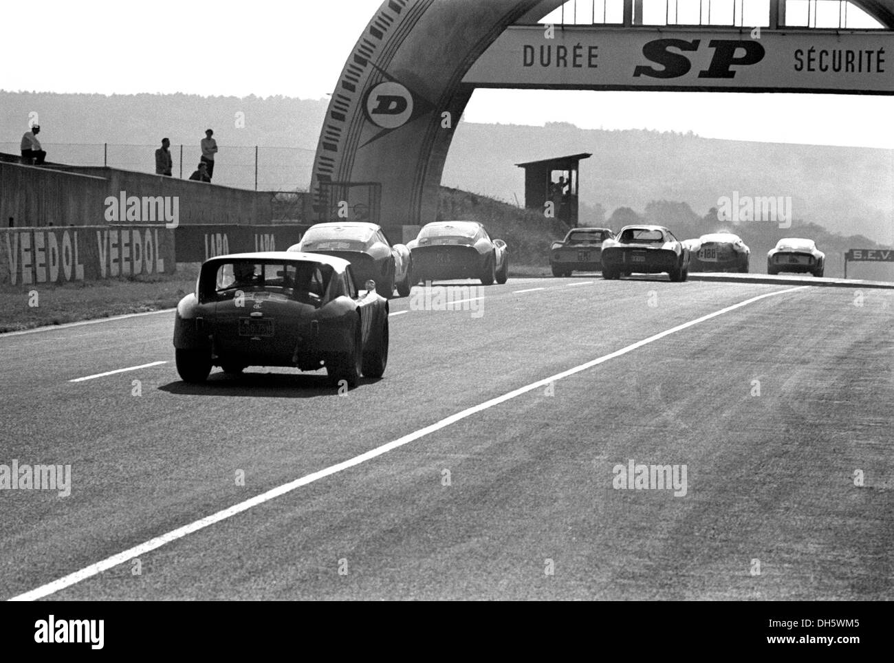 Cobra 289 Hardtop zu Beginn der Tour de France Automobile zweiStunden