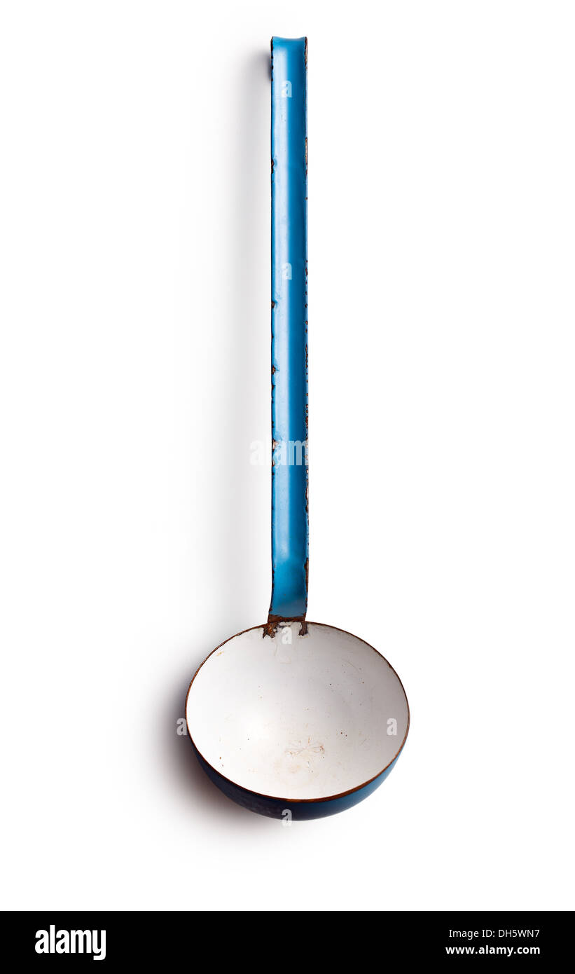 Draufsicht der rissige Metall Suppenkelle auf weißem Hintergrund Stockfoto