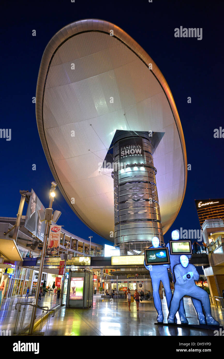 UFO-Look bei der Fashion Show Shopping Mall in der Nacht, Luxus Hotel, Encore Casino, Paradies, Las Vegas, Nevada Stockfoto