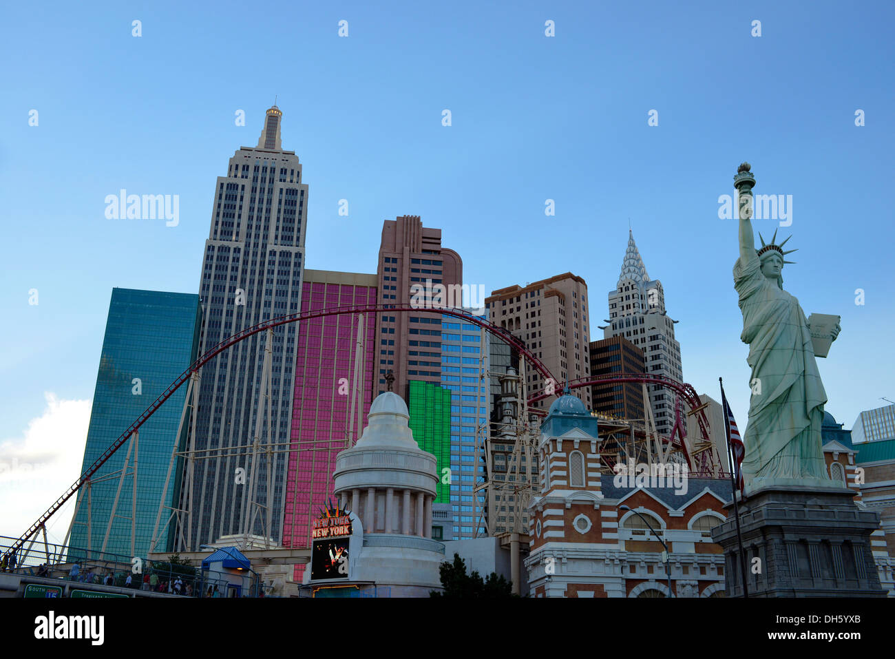 Nachbildungen der Statue of Liberty, Empire State Building, Chrysler Building, New York New York Hotel und Casino in Las Vegas Stockfoto