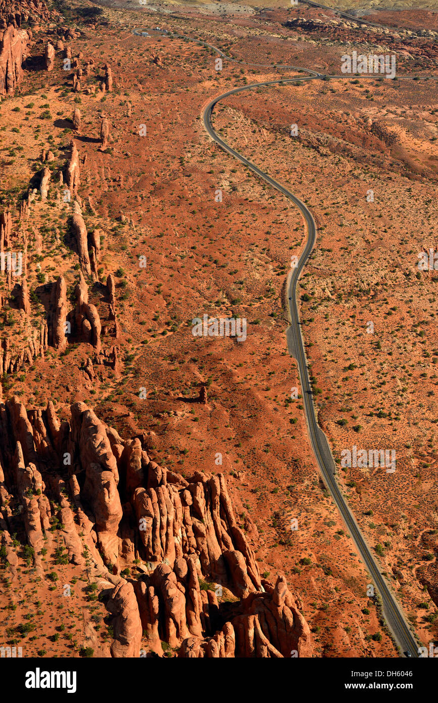 Luftaufnahme der Feuerofen rock Garten, malerische Straße, Arches National Park, Moab, Utah, Vereinigte Staaten von Amerika, USA Stockfoto