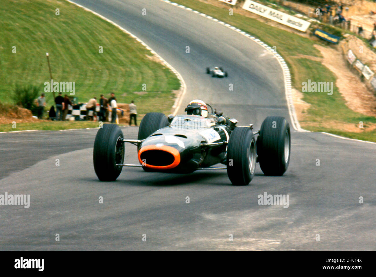 Jackie Stewart in seinem BRM P261 Eingabe des Druiden Haarnadel zog sich schließlich aus British GP. Der Marke Luke. 16. Juli 1966 England. Stockfoto