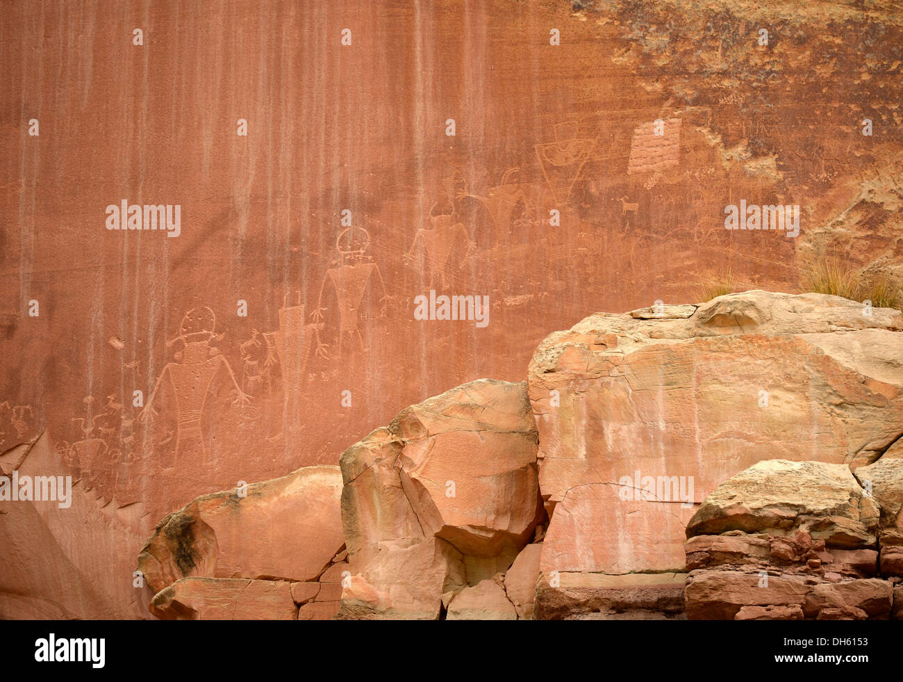 Petroglyphen in Sandstein, Symbole, Wandmalereien, geätzt, Fremont, Anasazi, Navajo und angelsächsischen Kulturen darstellen, Stockfoto